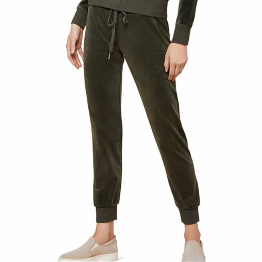 Tight leg velour Juicy Couture sweatpants